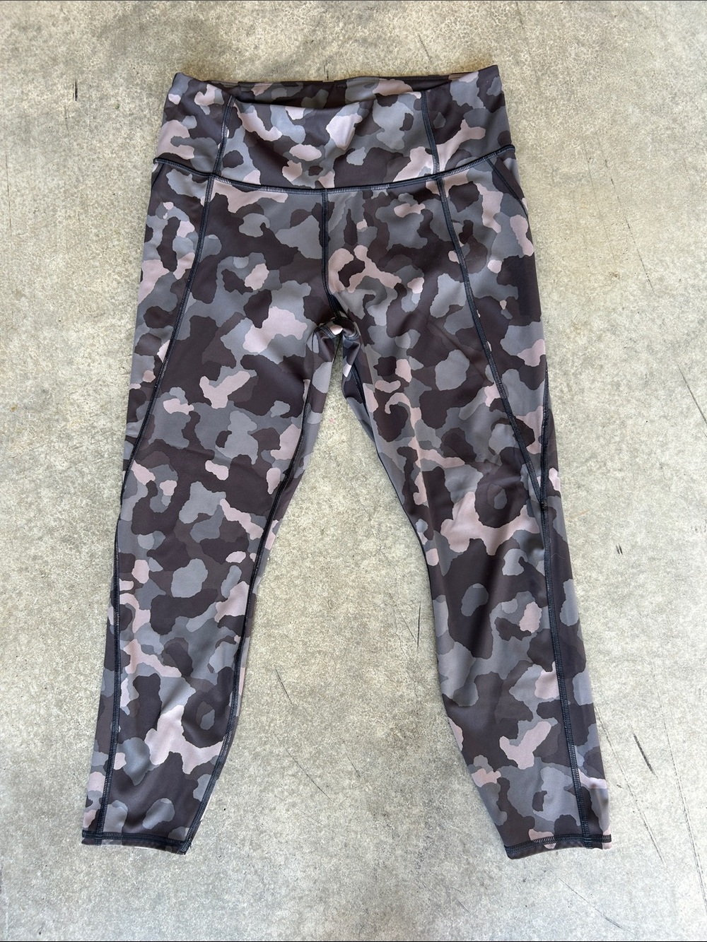 Athleta Women's Camo Leggings - Black & Gray